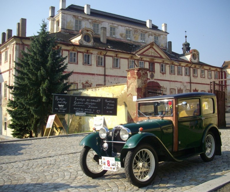 Veteran Rallye před z&aacute;mkem K&aacute;cov